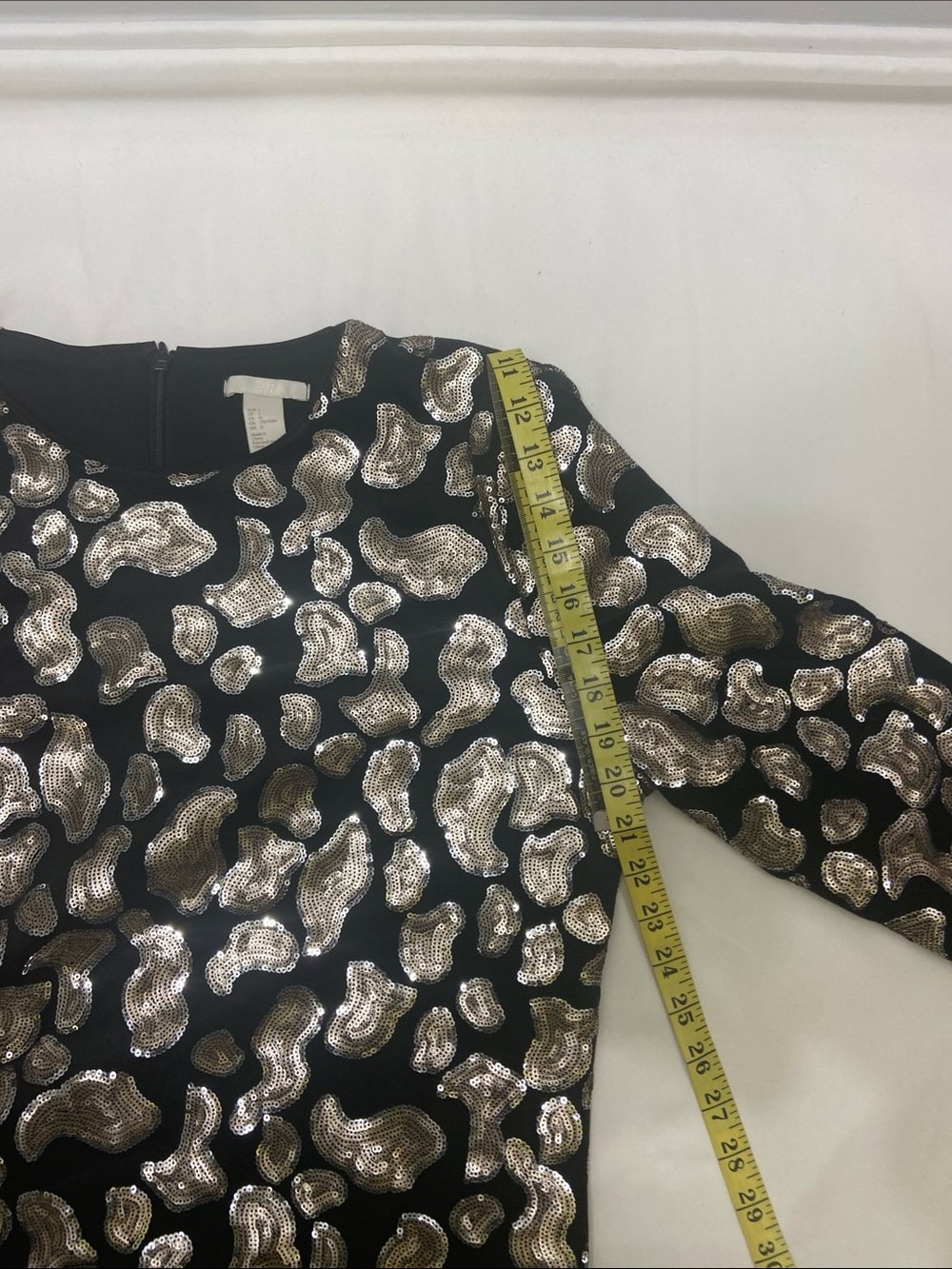 H&M Black velvet Long-Sleeve Shift Dress with Gold Sequin Animal Print. Size-L - Picture 9 of 13
